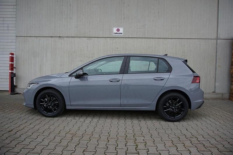 Neu VW Golf VIII 116 PS (85 kW) 2025 Mondsteingrau Limousine