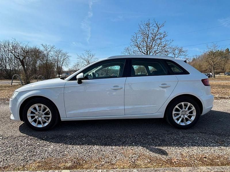 Gebraucht Audi A3 Ambiente 105 PS (77 kW) 2014 Weiß Limousine
