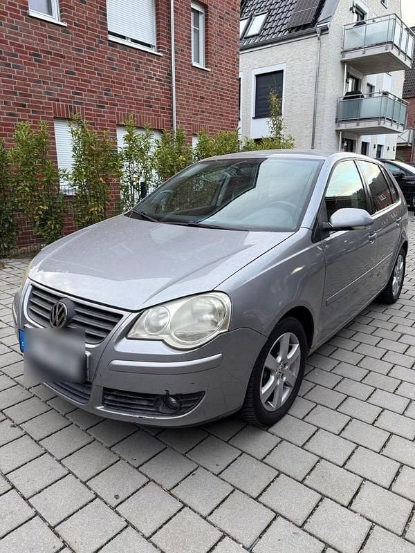 Silber Gebraucht 2009 VW Polo Comfortline Kleinwagen | 2.500 € (Guter Preis) - Bild 1/4