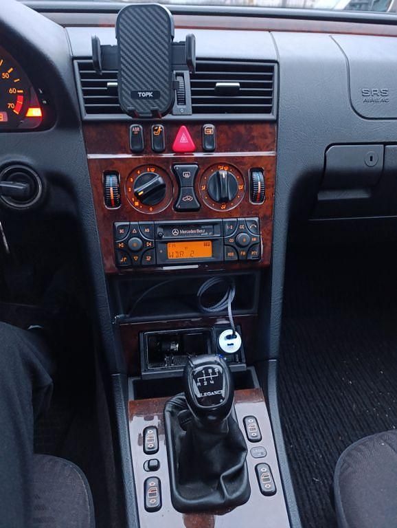 Silber Gebraucht 1999 Mercedes C180 Elegance Limousine | 4.900 € (Fairer Preis) - Bild 1/4