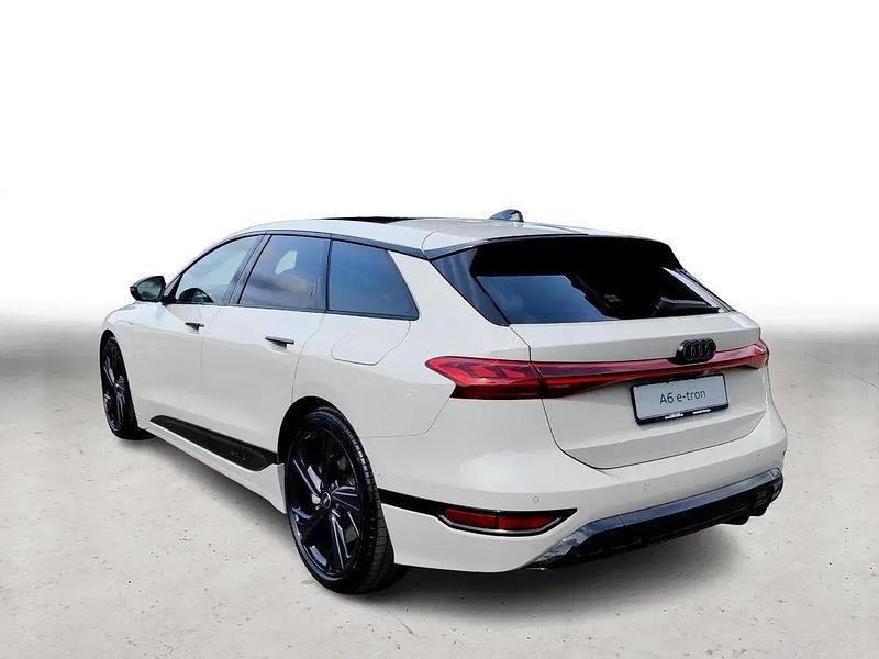 Neu Audi e-tron Performance 269 kW (367 PS) 2026 Beige SUV