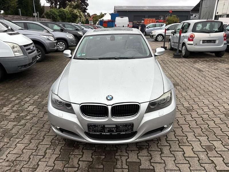 Titansilber Gebraucht 2009 BMW 320 Limousine | 4.350 € (Superpreis) - Bild 1/4