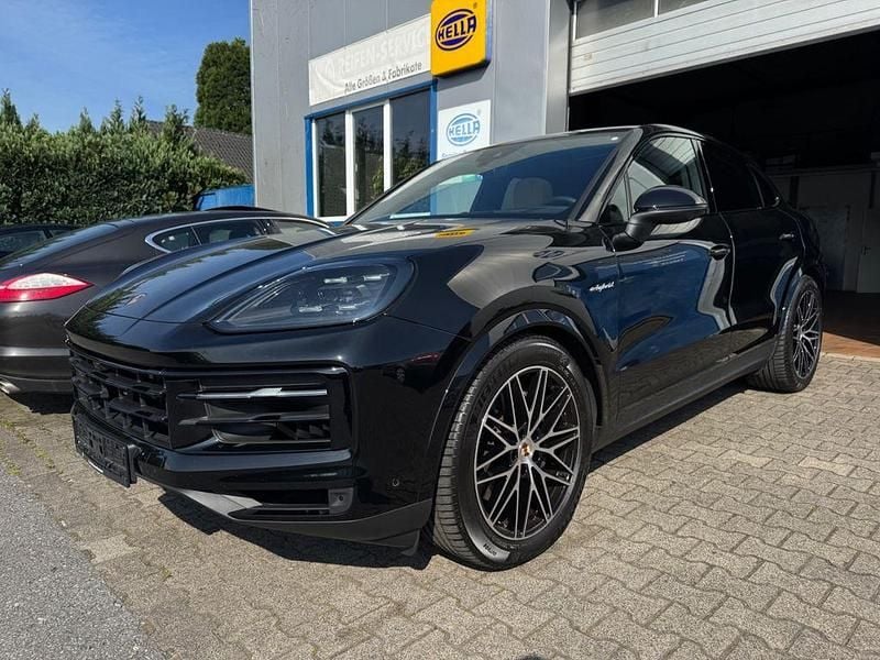 Tiefschwarz Gebraucht 2024 Porsche Cayenne SUV | 112.899 € (Fairer Preis) - Bild 1/4