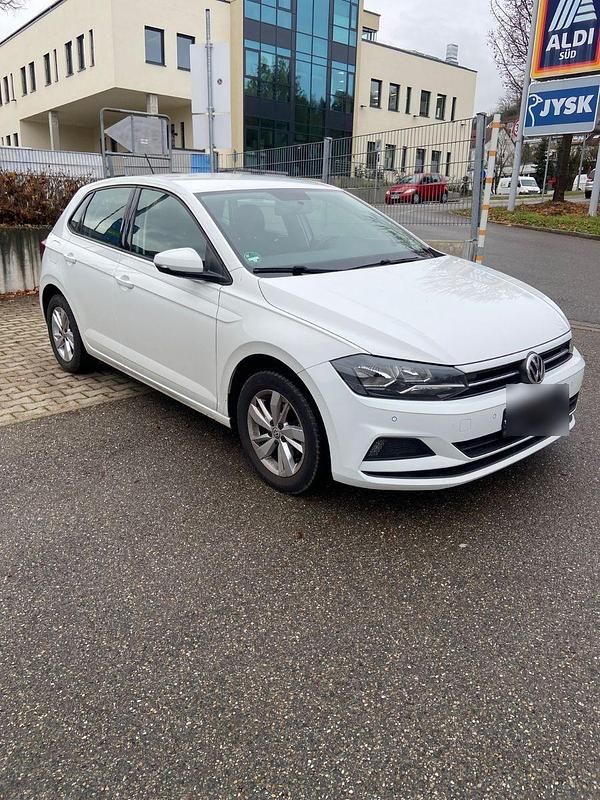 Weiß Gebraucht 2018 VW Polo Comfortline Kleinwagen | 13.950 € (Guter Preis) - Bild 1/4