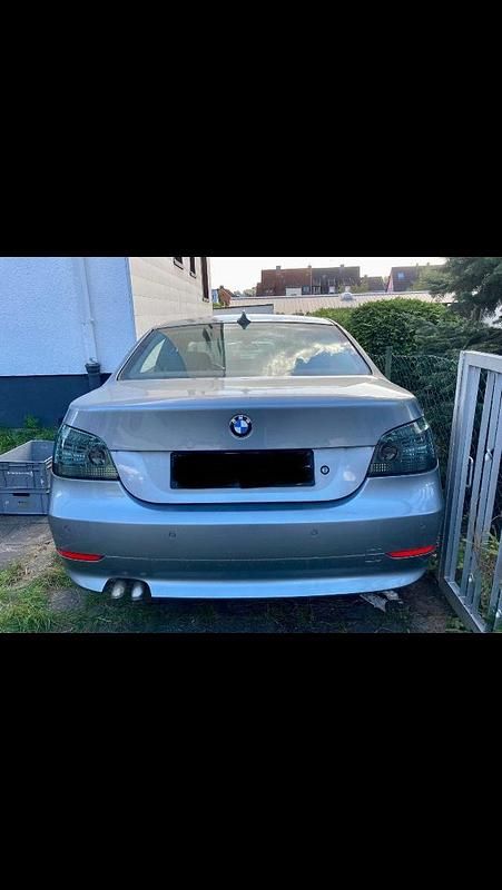 Grau Gebraucht 2005 BMW 530 Limousine | 4.990 € (Superpreis) - Bild 1/4