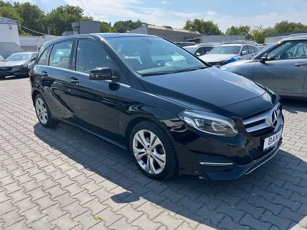 Gebraucht Mercedes B180 122 PS (89 kW) 2016 Schwarz Kleinwagen