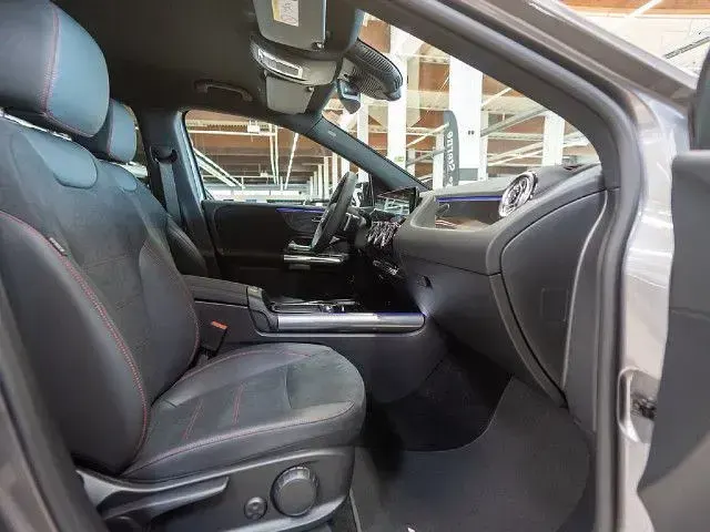 Gebraucht Mercedes B250 Advanced Plus 224 PS (164 kW) 2026 Grau / mountaingrau Van / Kleinbus