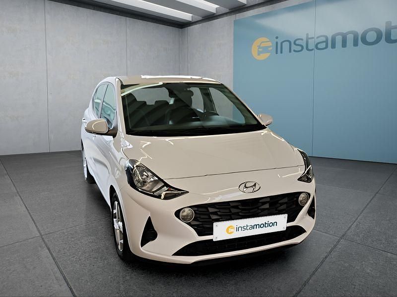 Weiß Gebraucht 2022 Hyundai i10 Kleinwagen | 13.949 € (Fairer Preis) - Bild 1/4