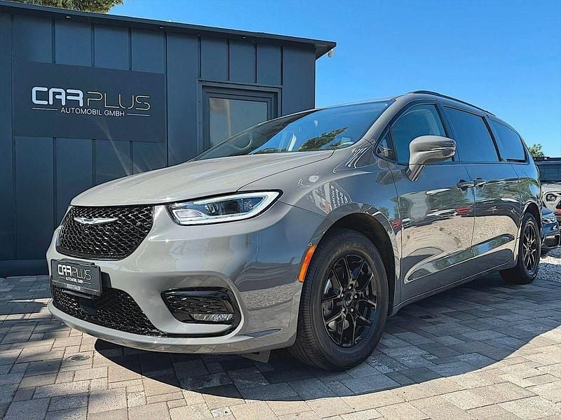 Grau Gebraucht 2021 Chrysler Pacifica Limited SUV | 33.990 € (Fairer Preis) - Bild 1/3
