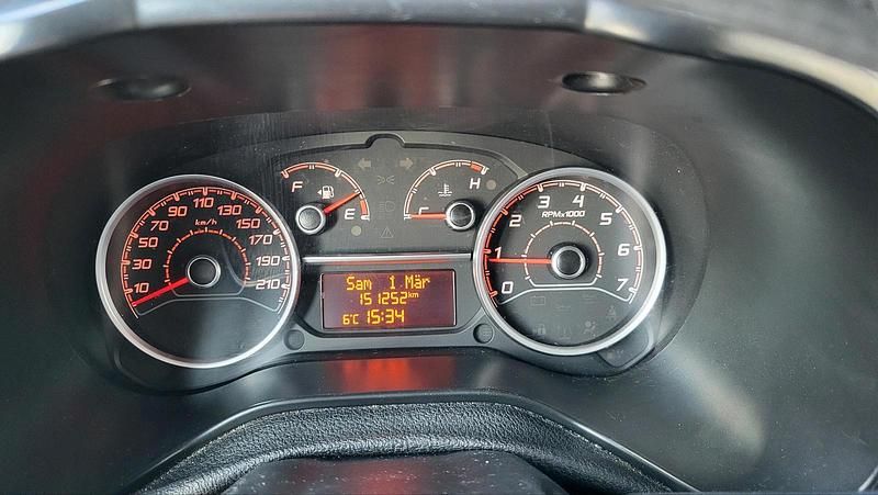 Weiß Gebraucht 2016 Fiat Doblò Van / Kleinbus | 7.600 € (Fairer Preis) - Bild 1/4