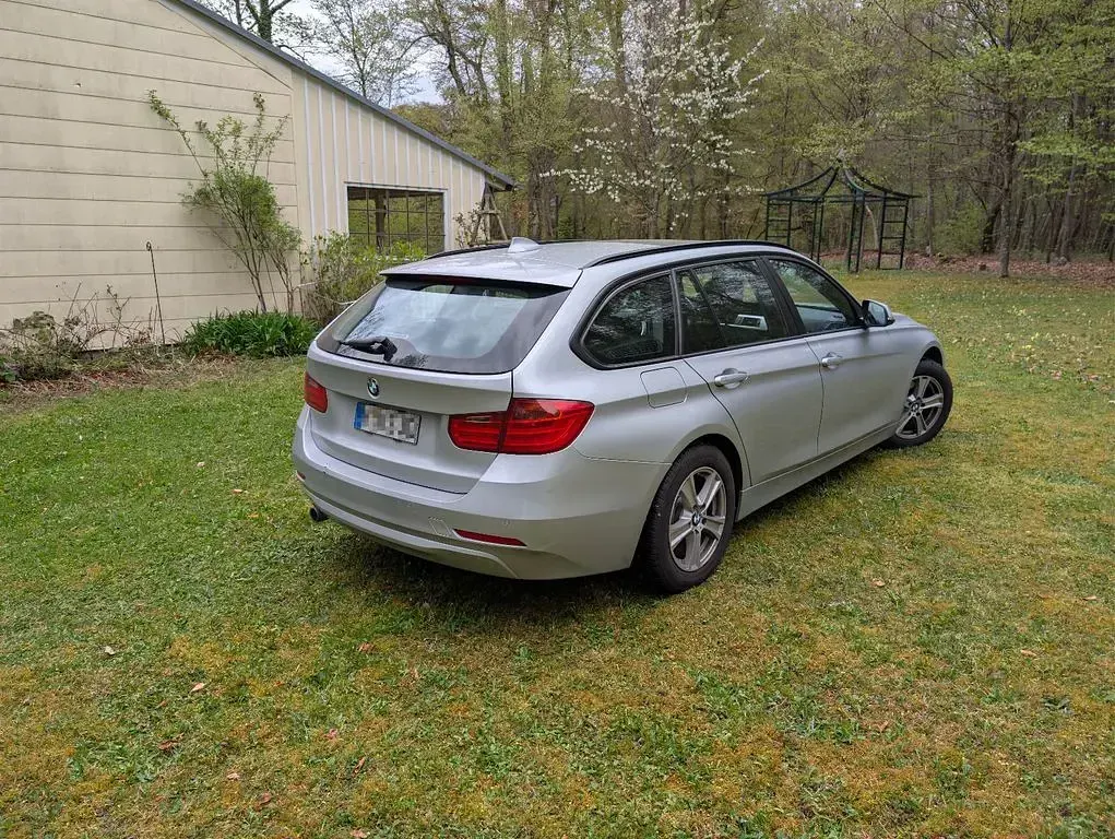Gebraucht BMW 320 184 PS (135 kW) 2014 Silber Limousine