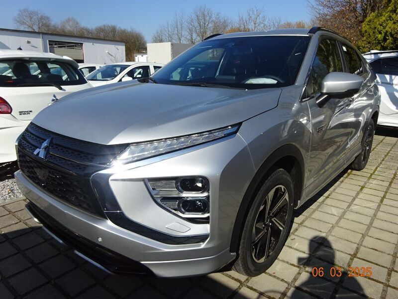 Silber Neu 2025 Mitsubishi Eclipse Cross Plus SUV | 32.890 € - Bild 1/4