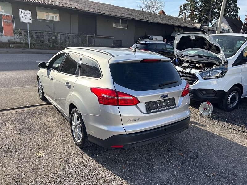 Gebraucht Ford Focus Business Edition 120 PS (88 kW) 2018 Polarsilber metallic Kombi