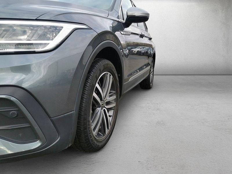 Gebraucht VW Tiguan Allspace Life 150 PS (110 kW) 2021 Platinum grey metallic SUV