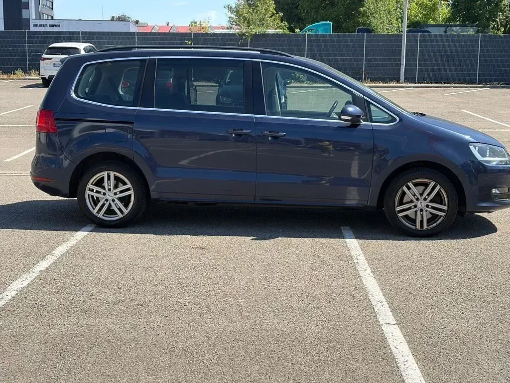 Gebraucht VW Sharan Comfortline 140 PS (102 kW) 2011 Blau Van / Kleinbus