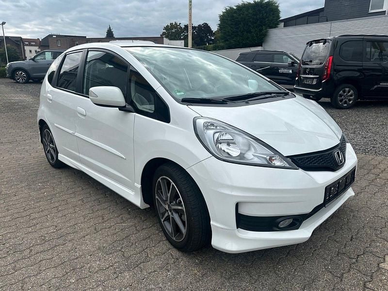 Weiß Gebraucht 2013 Honda Jazz SI Kleinwagen | 8.950 € (Fairer Preis) - Bild 1/4