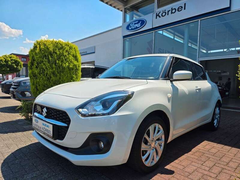 Weiß Gebraucht 2021 Suzuki Swift Comfort Kleinwagen | 14.940 € (Fairer Preis) - Bild 1/4