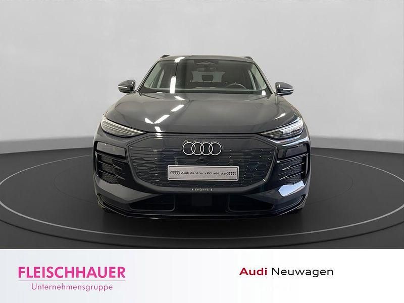 Neu Audi Q6 e-tron Ambiente 225 kW (306 PS) 2025 Grau SUV