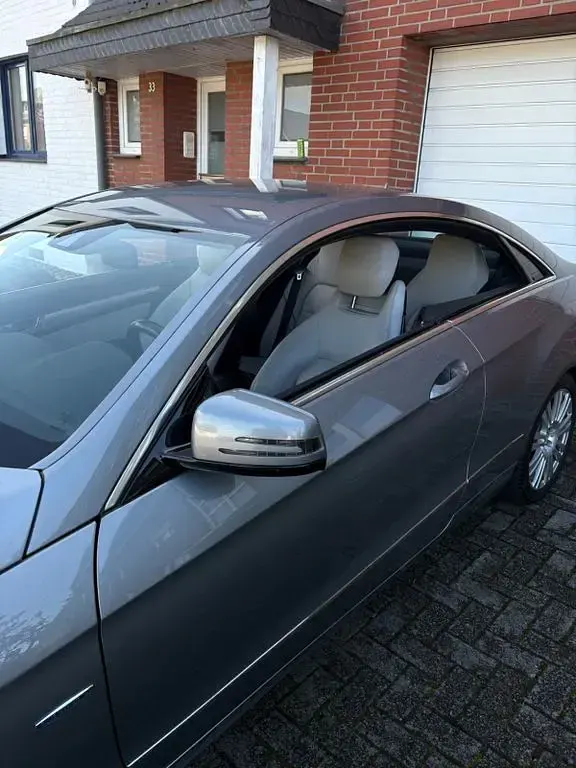 Gebraucht Mercedes E350 231 PS (169 kW) 2010 Silber Coupé