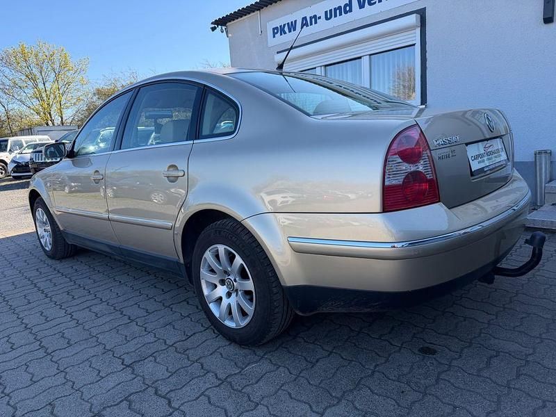 Gebraucht VW Passat Highline 116 PS (85 kW) 2001 Gold Limousine