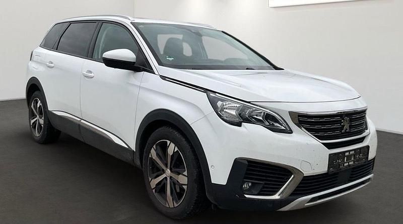 Weiß Gebraucht 2018 Peugeot 5008 GT-line SUV | 16.200 € (Superpreis) - Bild 1/4