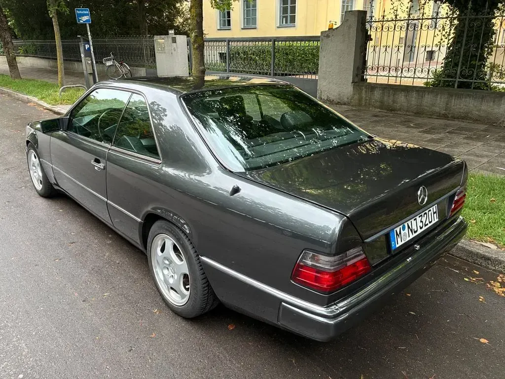Gebraucht Mercedes E320 220 PS (161 kW) 1993 Schwarz Coupé