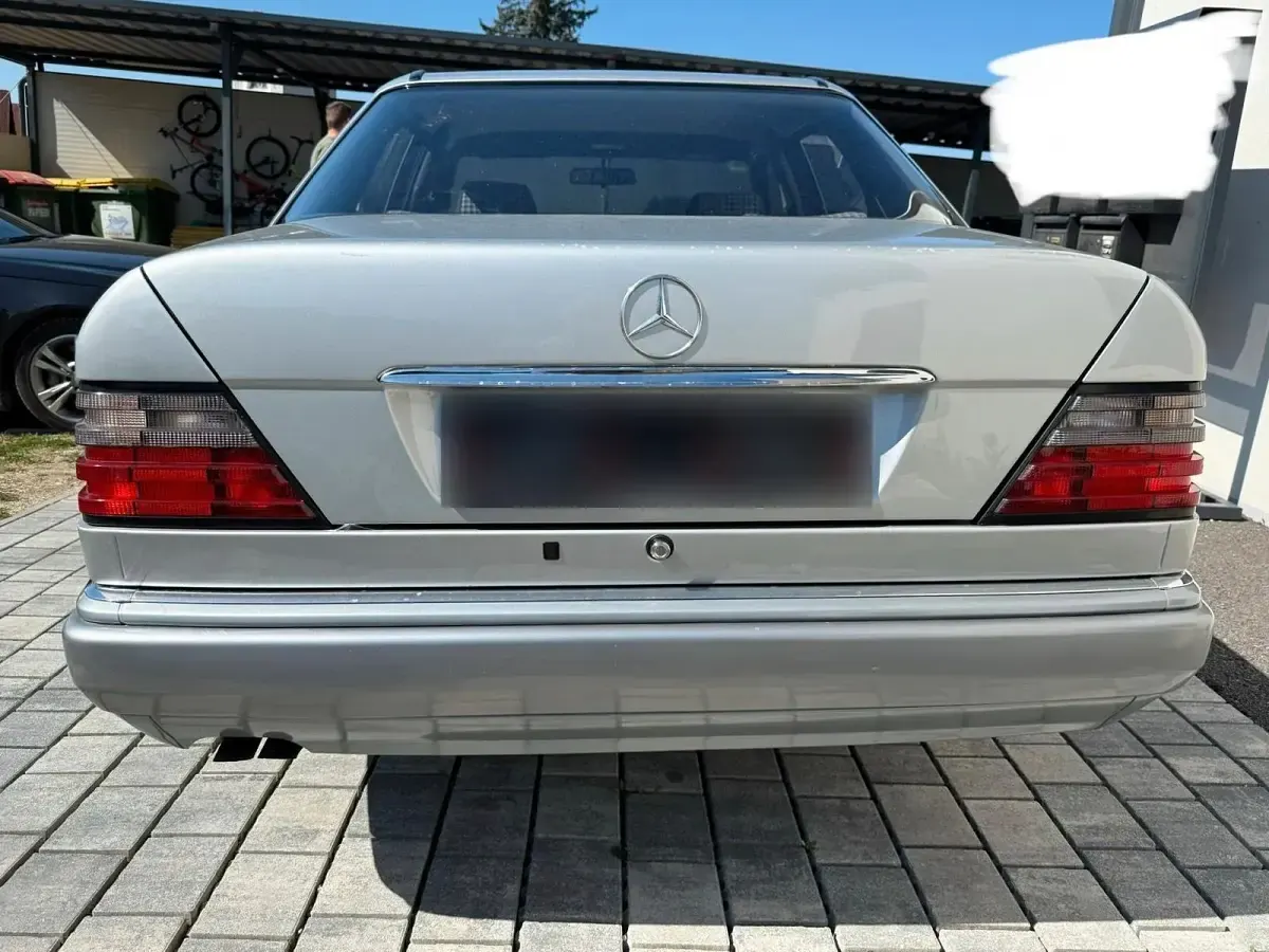 Gebraucht Mercedes E280 193 PS (141 kW) 1994 Silber Limousine