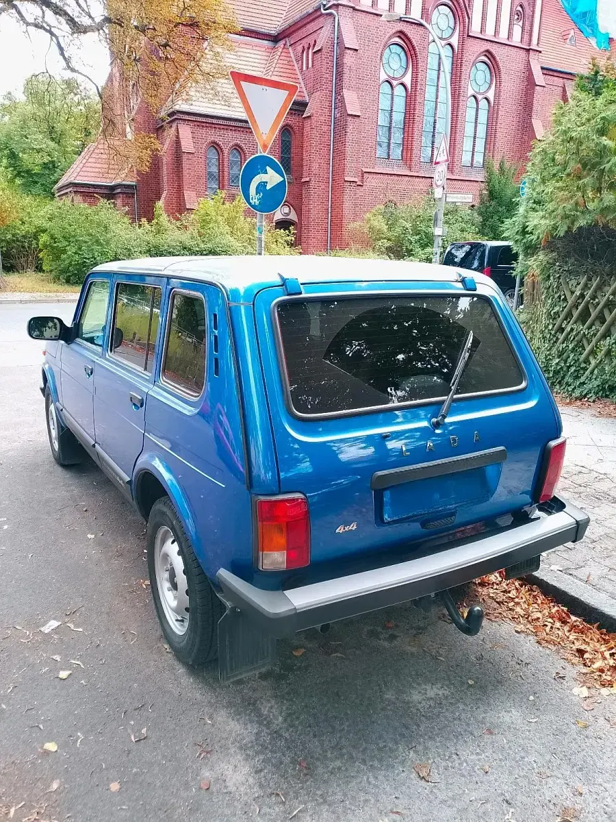 Second-hand Lada niva 83 CP (61 kW) 2019 Albastru SUV