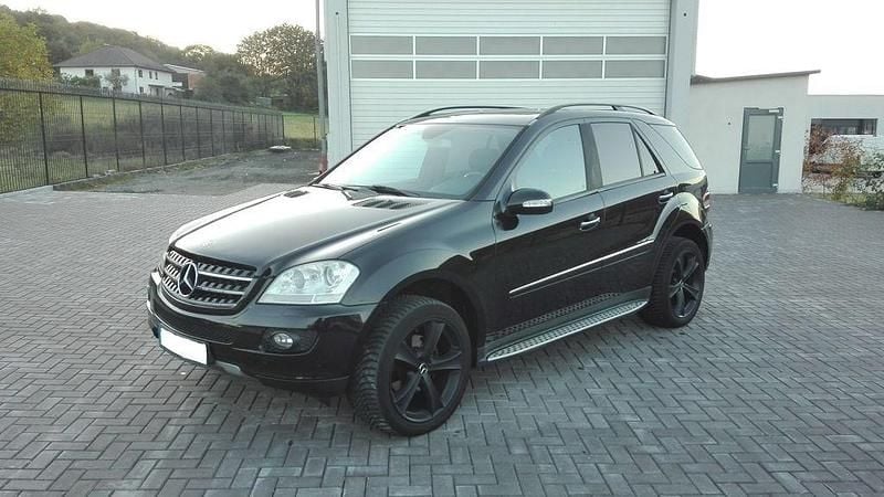 Gebraucht Mercedes ML320 224 PS (164 kW) 2008 Schwarz SUV