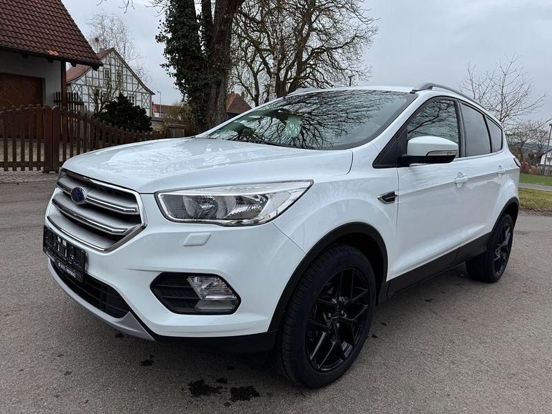 Gebraucht Ford Kuga Trend 120 PS (88 kW) 2018 Weiß SUV