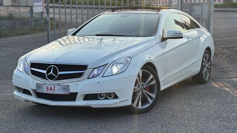 Gebraucht Mercedes E200 184 PS (135 kW) 2010 Weiß Coupé