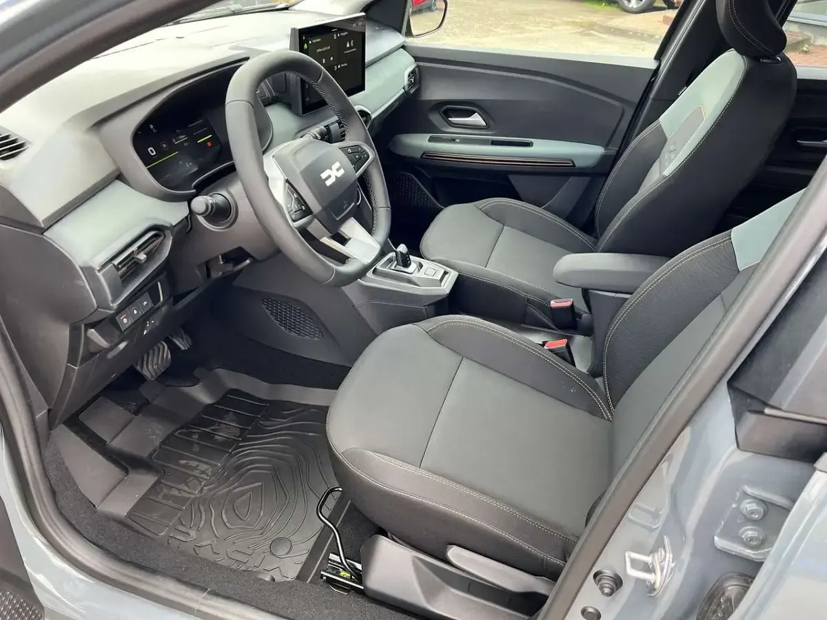Neu Dacia Jogger Extreme 122 PS (89 kW) 2026 Schiefergrau Van / Kleinbus