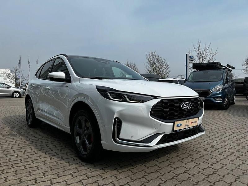 Gebraucht Ford Kuga ST-Line X 182 PS (133 kW) 2024 Frozen white SUV
