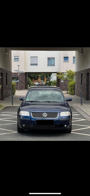 Blau Gebraucht 2004 VW Passat Limousine | 2.100 € (Fairer Preis) - Bild 1/4