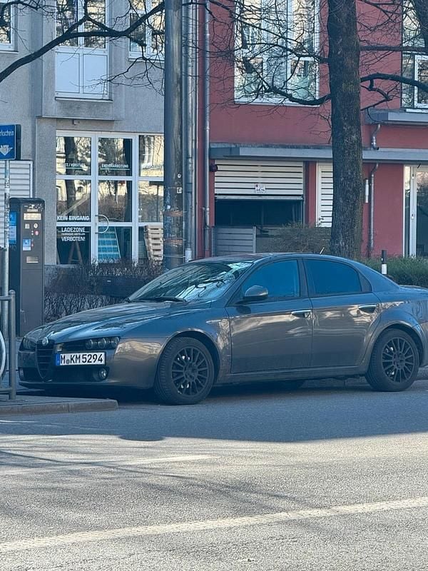 Grau Gebraucht 2005 Alfa Romeo 159 Limousine | 1.200 € (Fairer Preis) - Bild 1/3