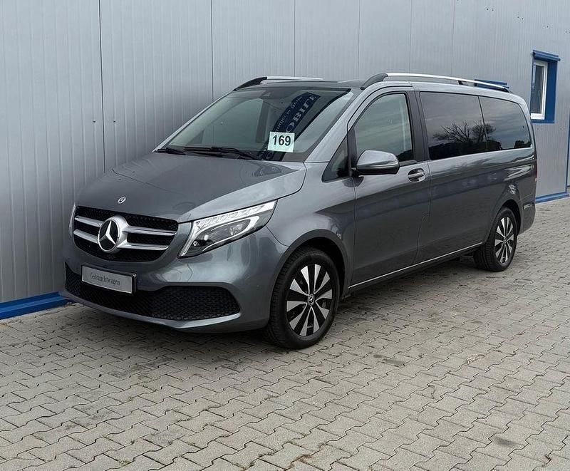 7992 selenitgrau metallic Gebraucht 2021 Mercedes V220 Sport Van / Kleinbus | 43.999 € (Fairer Preis) - Bild 1/4