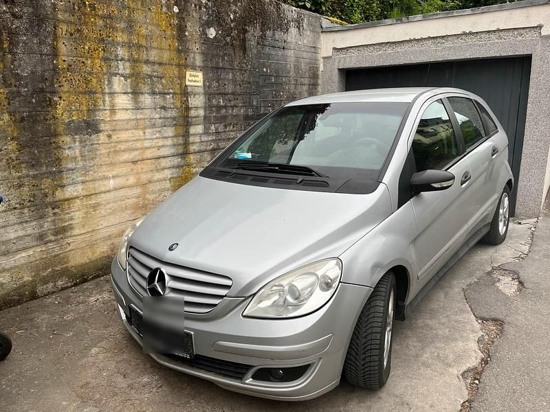 Silber Gebraucht 2007 Mercedes B180 Van / Kleinbus | 3.599 € (Fairer Preis) - Bild 1/4