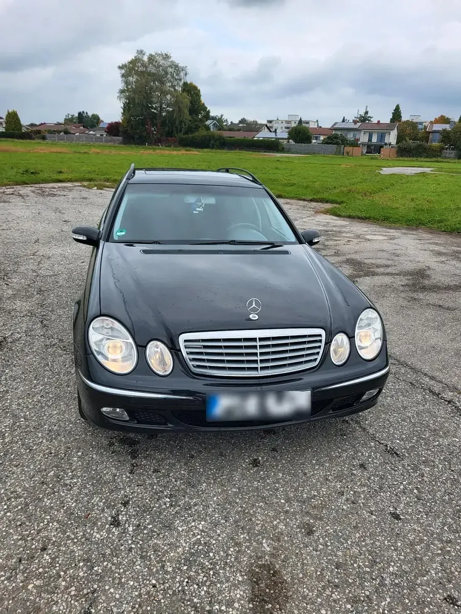 Używany Mercedes E220 150 KM (110 kW) 2004 Czarny Kombi