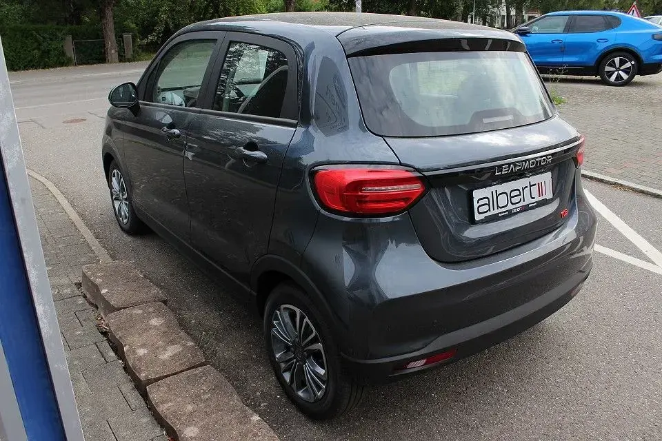Neu Leapmotor T03 69 kW (95 PS) 2026 Grau Kleinwagen