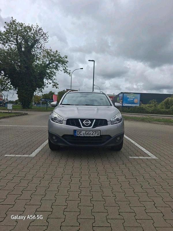 Silber Gebraucht 2012 Nissan Qashqai +2 SUV | 6.700 € (Guter Preis) - Bild 1/4