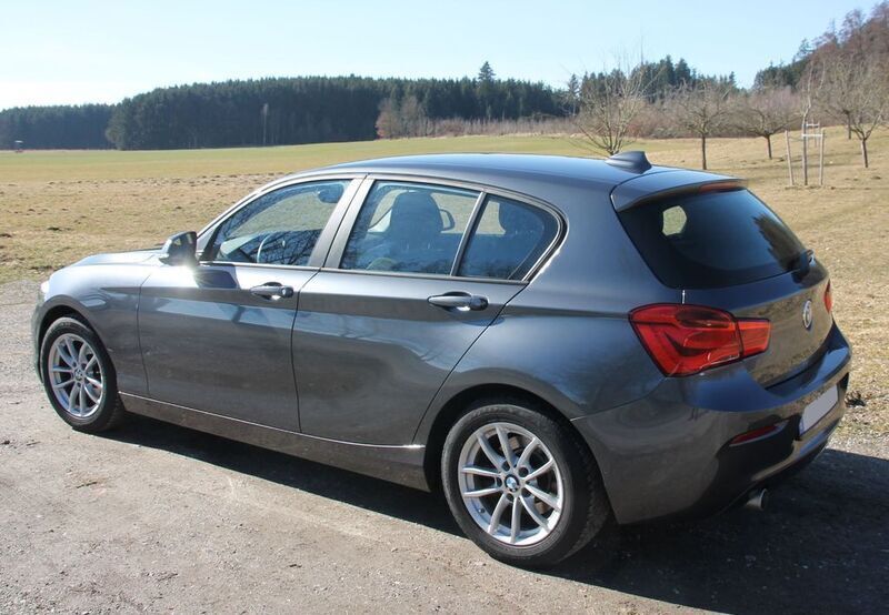 Grau Gebraucht 2016 BMW 116 Kleinwagen | 8.250 € (Guter Preis) - Bild 1/3