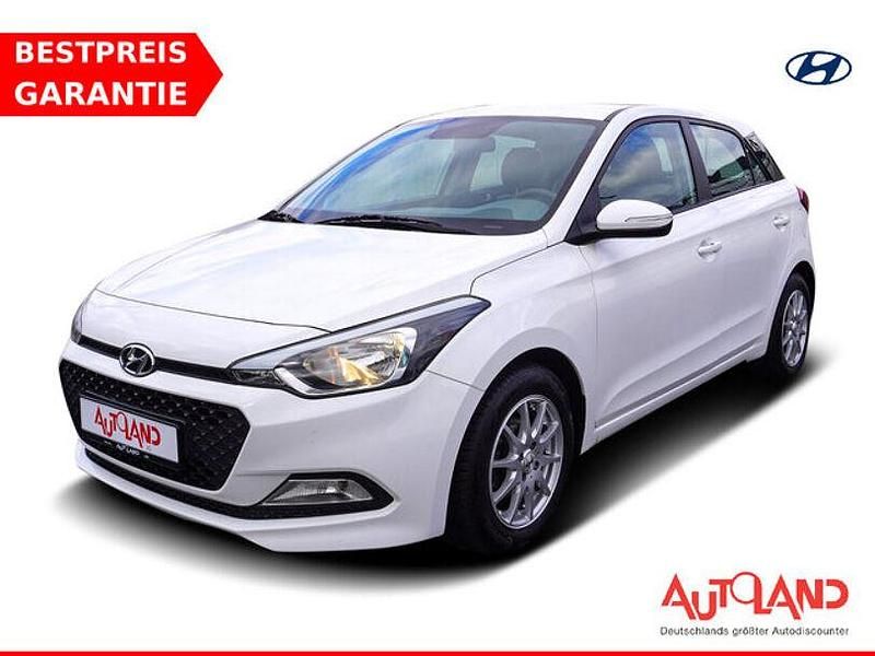 Weiß Gebraucht 2017 Hyundai i20 Basis Kleinwagen | 10.990 € (Teuer) - Bild 1/4