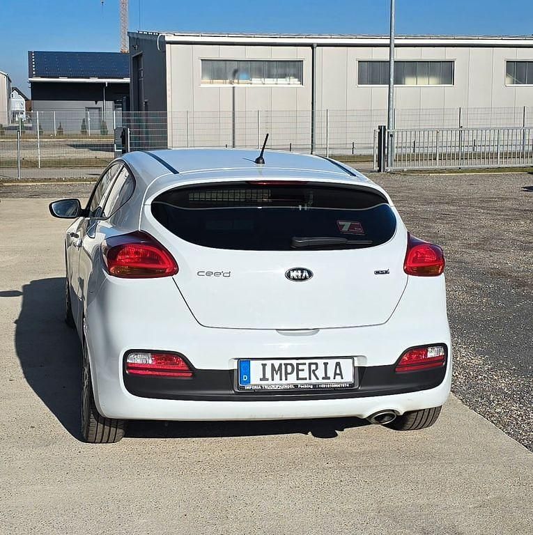 Gebraucht Kia Ceed 90 PS (66 kW) 2017 Weiß Kleinwagen