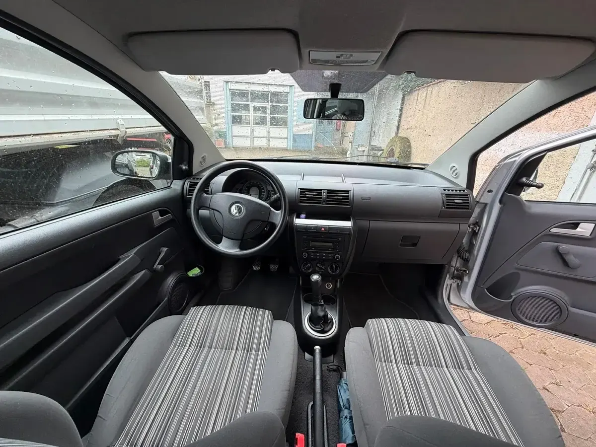 Gebraucht VW Fox Basis 54 PS (39 kW) 2009 Grau Kleinwagen