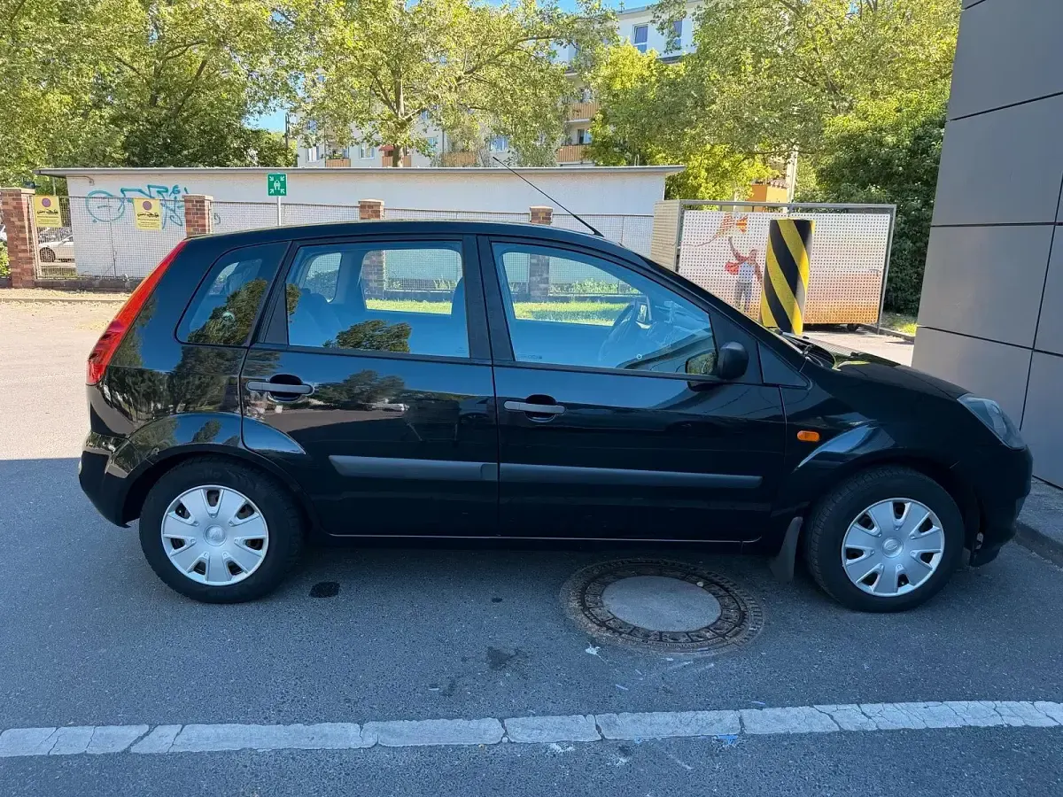 Gebraucht Ford Fiesta 85 PS (62 kW) 2008 Schwarz Kleinwagen