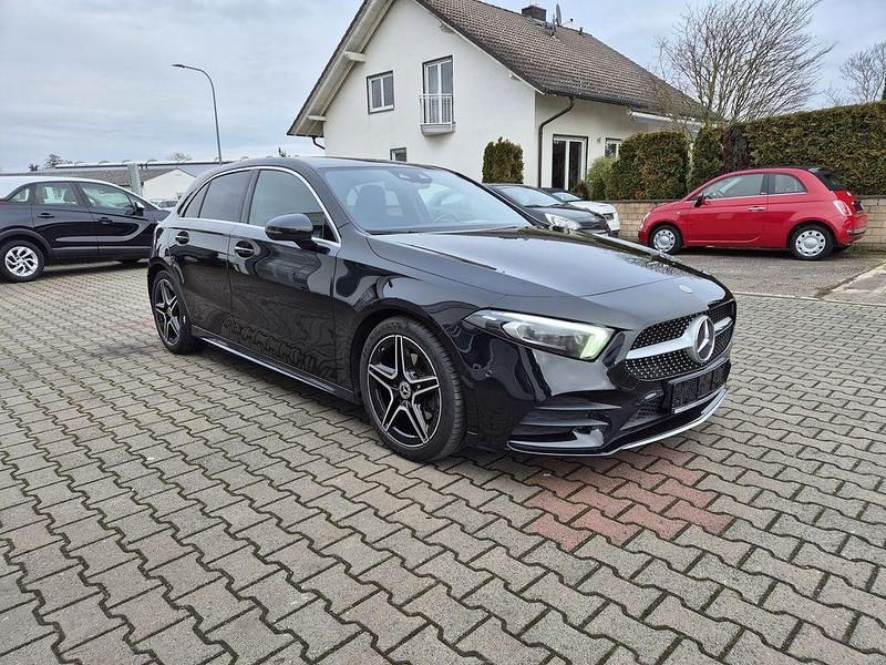 Gebraucht Mercedes A200 AMG line 163 PS (119 kW) 2021 Kosmosschwarz Limousine