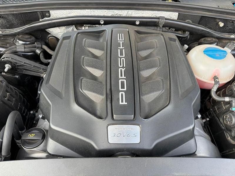 Second-hand Porsche Macan S 340 CP (250 kW) 2017 Negru SUV