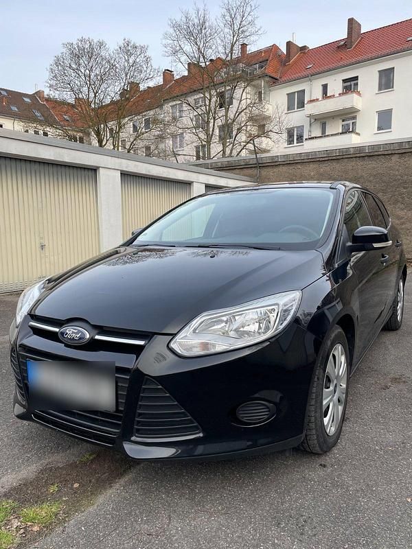 Gebraucht Ford Focus Ambiente 101 PS (74 kW) 2014 Schwarz Kombi