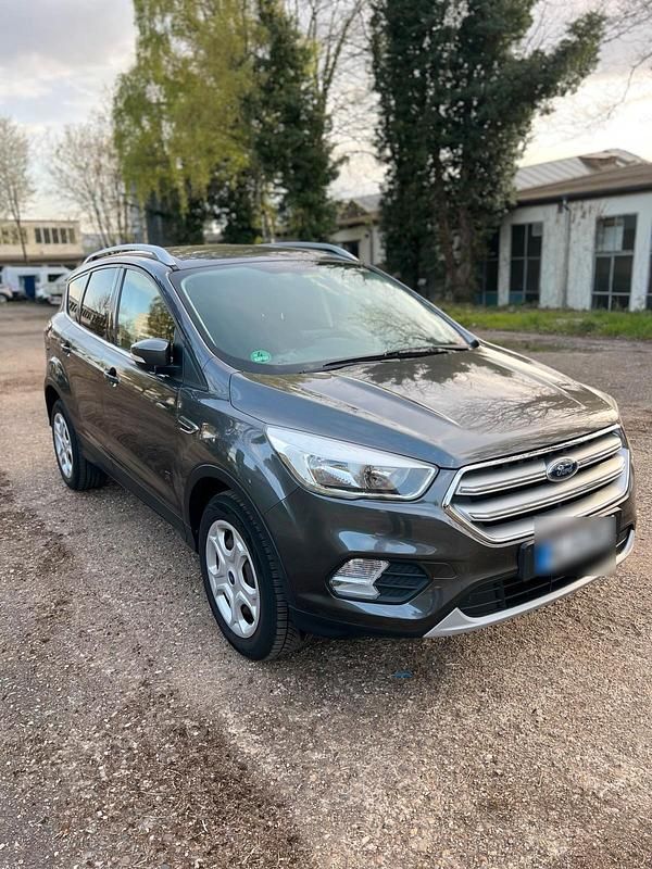 Gebraucht Ford Kuga Sport 150 PS (110 kW) 2017 Grau SUV