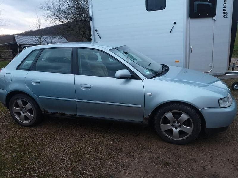 Silber Gebraucht 2003 Audi A3 Attraction Limousine | 500 € (Superpreis) - Bild 1/4